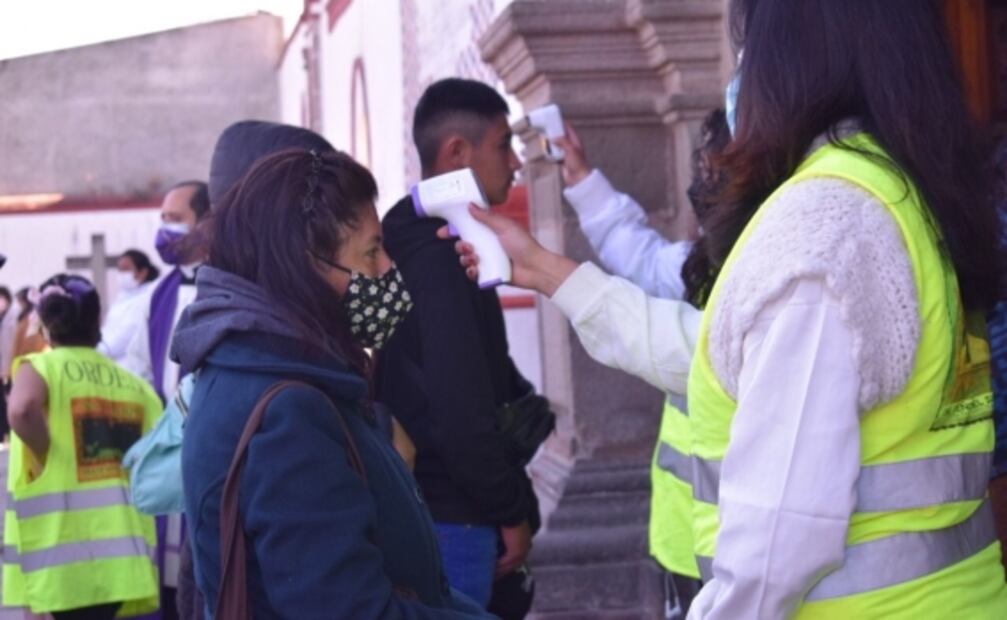 Aún en pandemia, más de 30 mil feligreses acuden este Miércoles de Ceniza a la iglesia de La Asunción en Amecameca