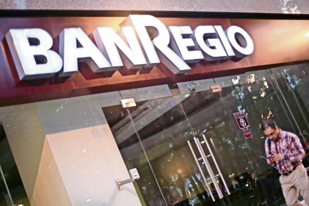 De acuerdo con especialistas de Intercam, el crédito bancario seguirá siendo positivo y se prevén sólidos crecimientos en las utilidades de la banca en 2018 (ARCHIVO EL UNIVERSAL)