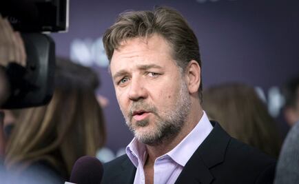 Russell Crowe se lanza contra aerolínea