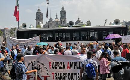 Transportistas llegan al Zócalo; exigen que la tarifa aumente 3 pesos