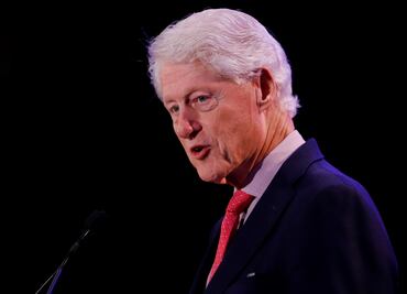 Bill Clinton da positivo para Covid con síntomas leves