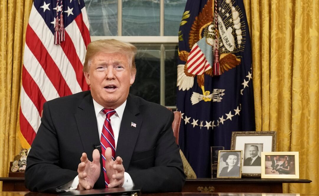 U.S. President Donald Trump delivers a televised address to the nation from his desk in the Oval Office about immigration and the southern U.S. border on the 18th day of a partial government shutdown at the White House- Photo: Carlos Barria