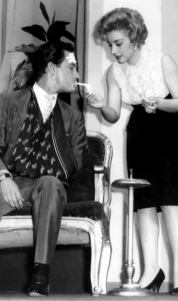 Evangelina Elizondo y Ramón Gay en escena; eran amigos y platicaban en el carro del actor cuando el exmarido de la actriz tuvo un ataque de celos. 
Fototeca EL UNIVERSAL.