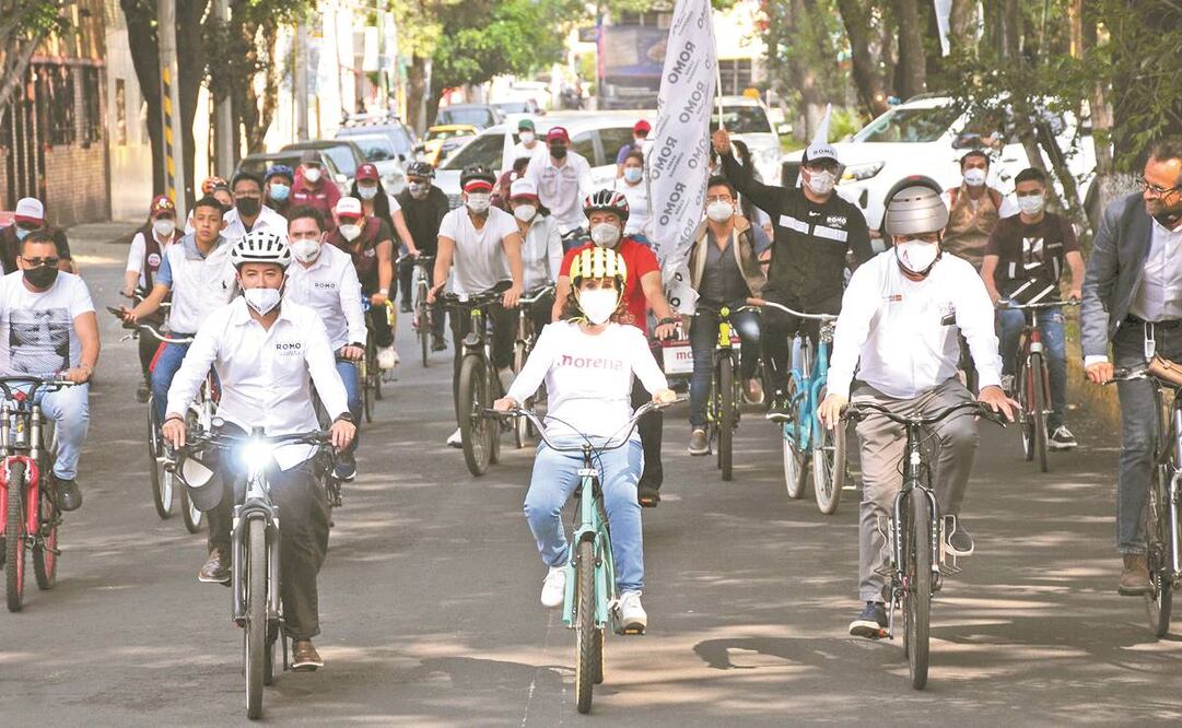 La rodada de los candidatos de la alianza Juntos Haremos Historia inició en la colonia Clavería. Foto: Diego Simón. EL UNIVERSAL