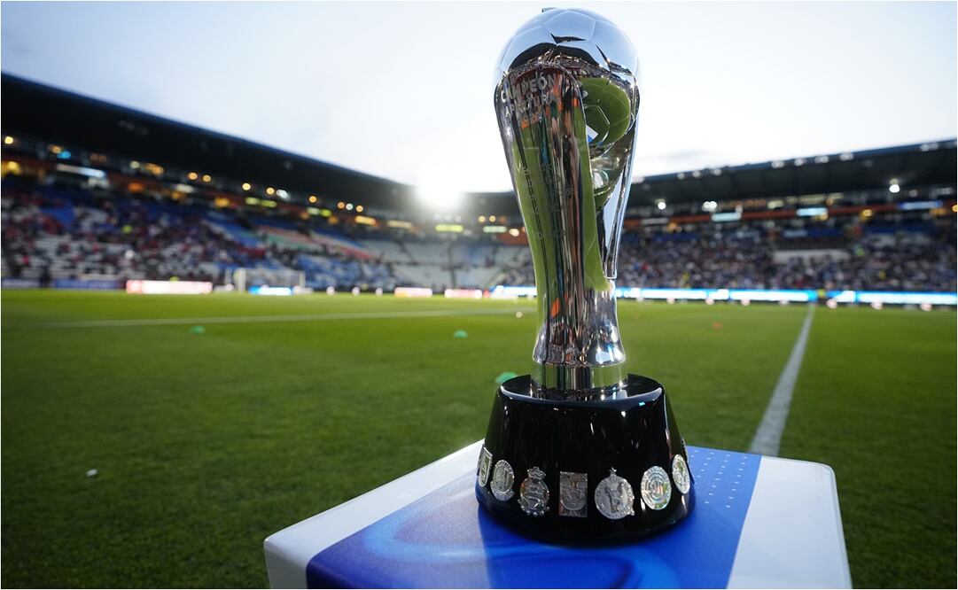 El trofeo de la Liga MX en el estadio Hidalgo / Foto: Imago7
