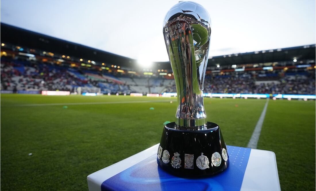 El trofeo de la Liga MX en el estadio Hidalgo / Foto: Imago7