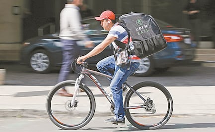 Repartidores en CDMX definirán medidas ante nuevo impuesto del 2%; "No nos quedaremos de brazos cruzados", dicen