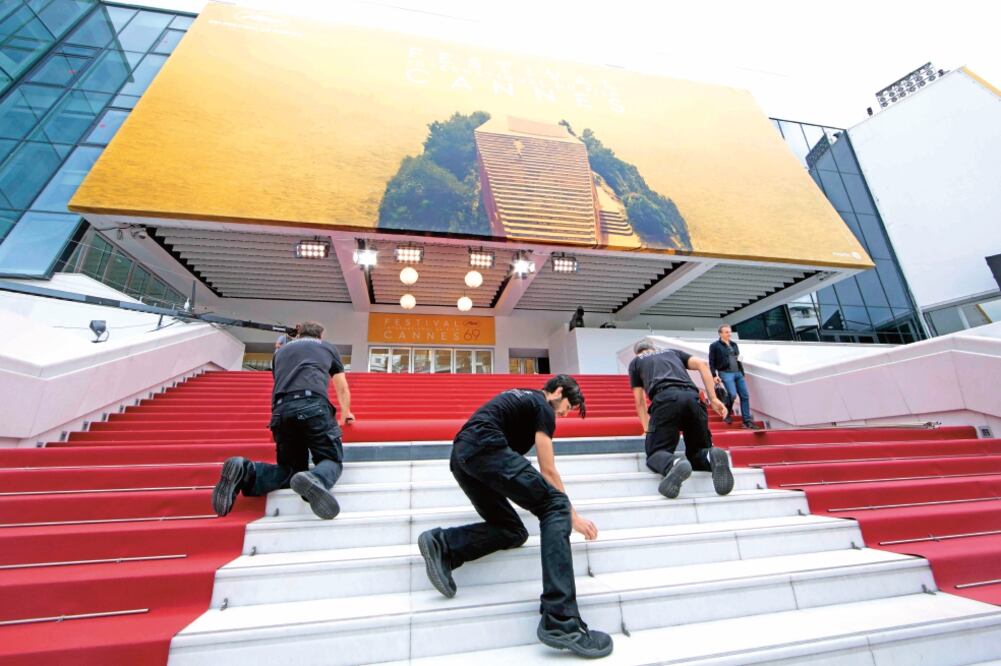 En la entrada del Palacio de Festivales, el principal recinto del certamen, serán controladas todas las personas (ERIC GAILLARD. REUTER)