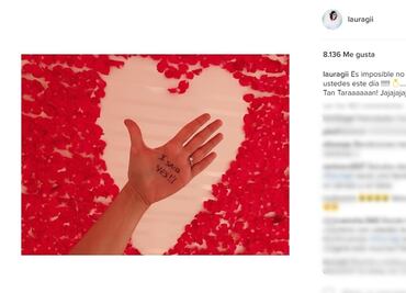 Laura G presume su anillo de compromiso