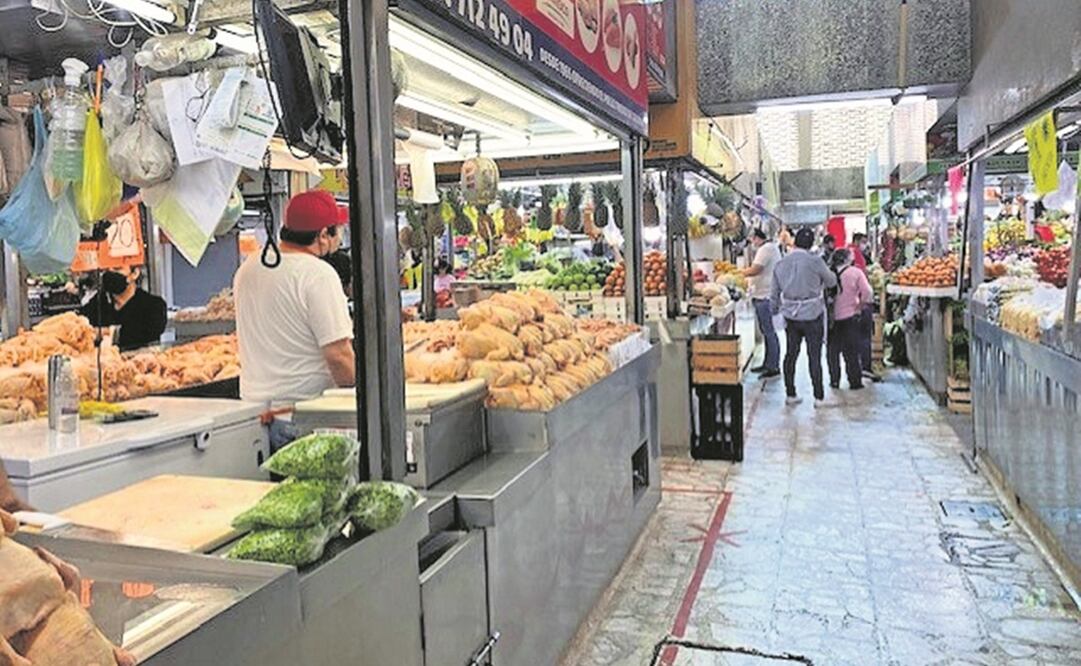 Los locatarios del mercado Gustavo Garmendia han resentido los estragos de la cuarta ola por Covid-19. Foto: Javier Cabrera. EL UNIVERSAL