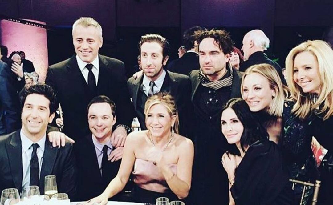 El encuentro se llevó a cabo durante el homenaje de la cadena NBC al director Jimmy Burrows. (FOTO de Instagram: kaleycuoco)