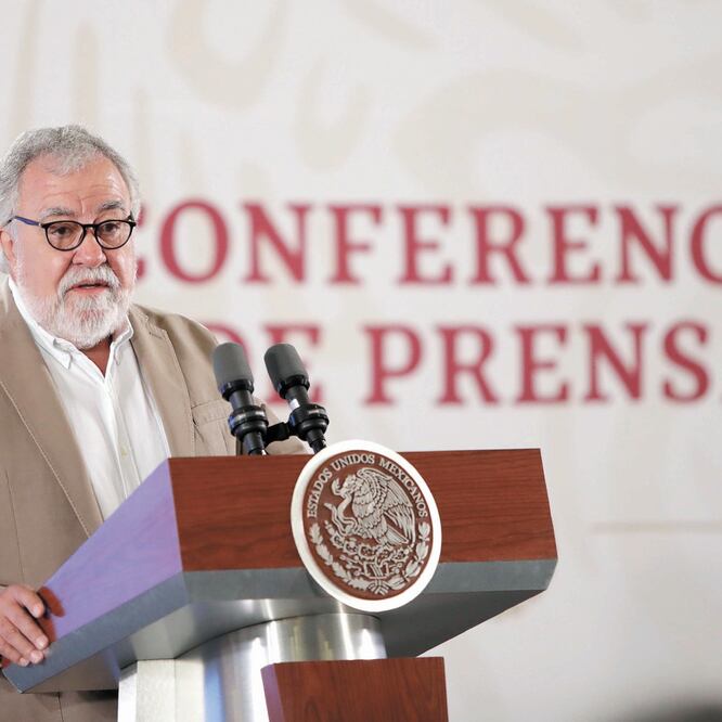 El subsecretario de Derechos Humanos de la Segob, Alejandro Encinas, dijo que la mal llamada verdad histórica se construyó con base en la simulación y en la fabricación de pruebas en beneficio de los perpetradores. IVÁN STEPHENS. EL UNIVERSAL