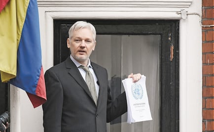 Ecuador busca mediación para resolver "insostenible" situación de Assange
