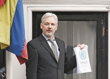 Ecuador busca mediación para resolver "insostenible" situación de Assange