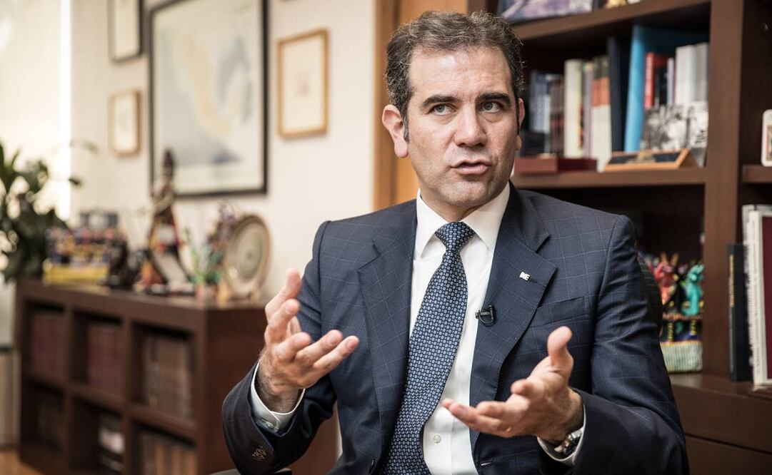 El INE lleva el debate al terreno de AMLO