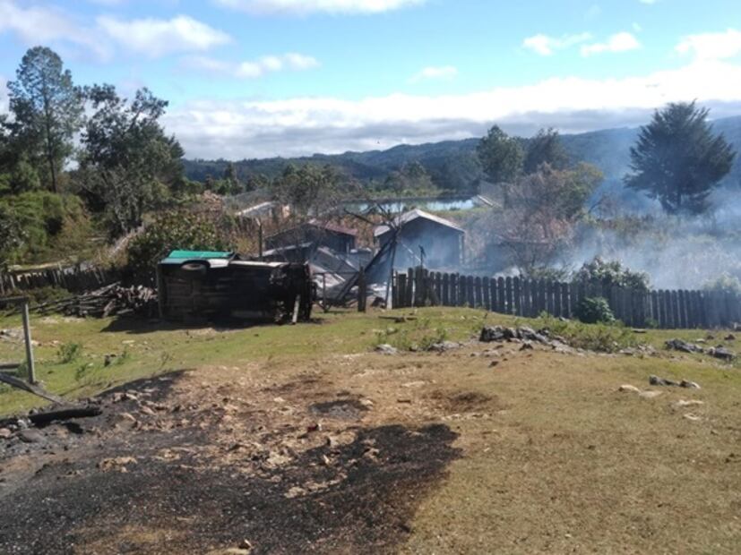 Organizaciones reportan que hombres armados quemaron 26 casas en Chiapas
