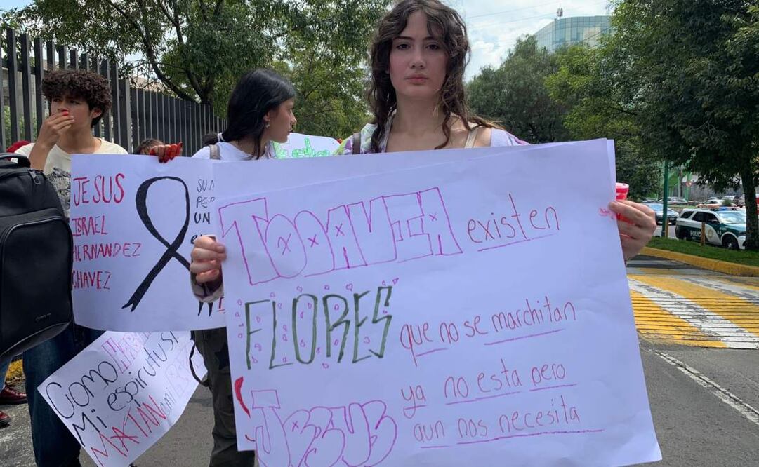 Alumnos de CCH Sur bloquean circulación vehicular en alcaldía Coyoacán; buscan reunión con el rector
Foto: Especial.