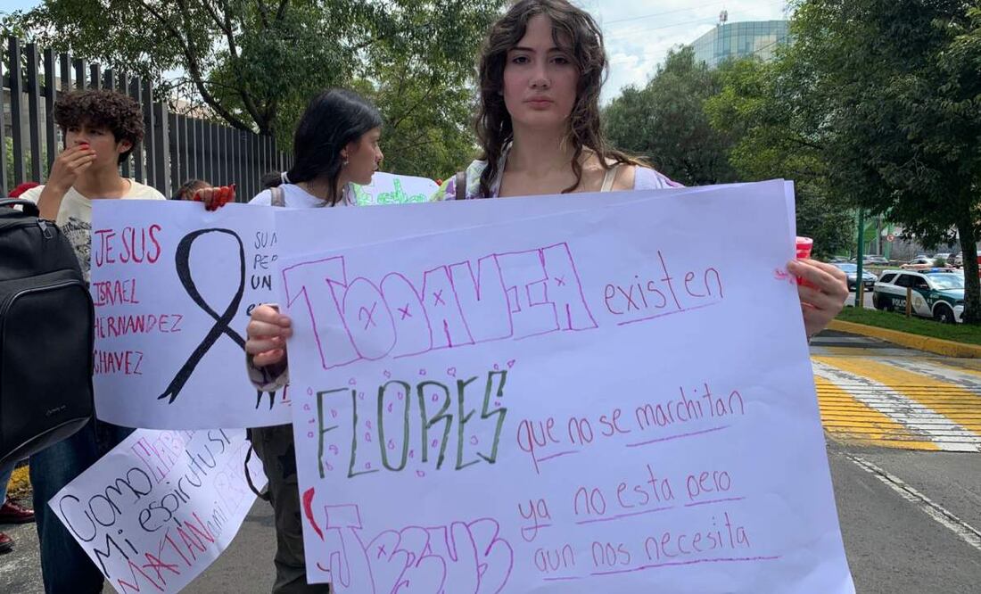 Alumnos de CCH Sur bloquean circulación vehicular en alcaldía Coyoacán; buscan reunión con el rector
Foto: Especial.