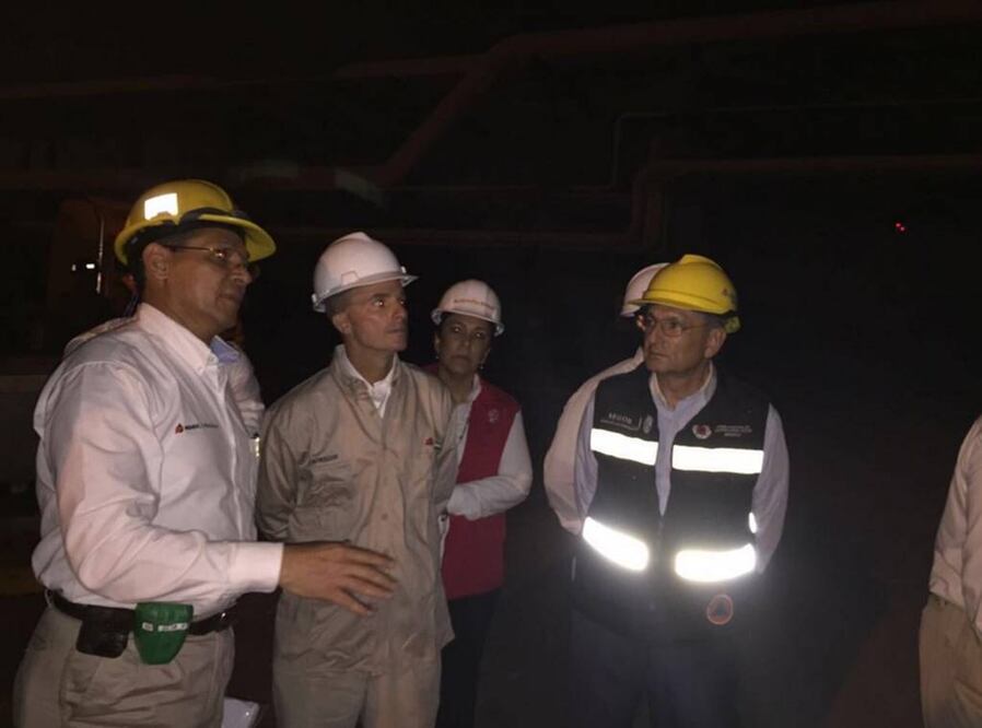 El titular de Pemex y Luis Felipe Puente evaluaron personalmente la situación en Coatzacoalcos (Tomada de Twitter: @PEMEX)
