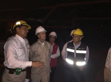 Suman 13 muertos por explosión en planta de Pemex