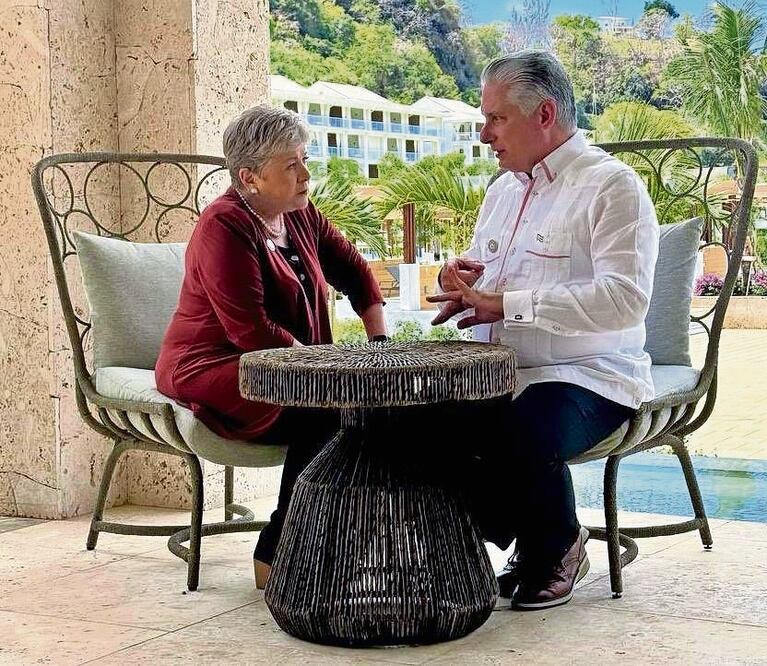 La canciller mexicana Alicia Bárcena se reunió con el presidente de Cuba, Miguel Díaz-Canel. Foto: Especial