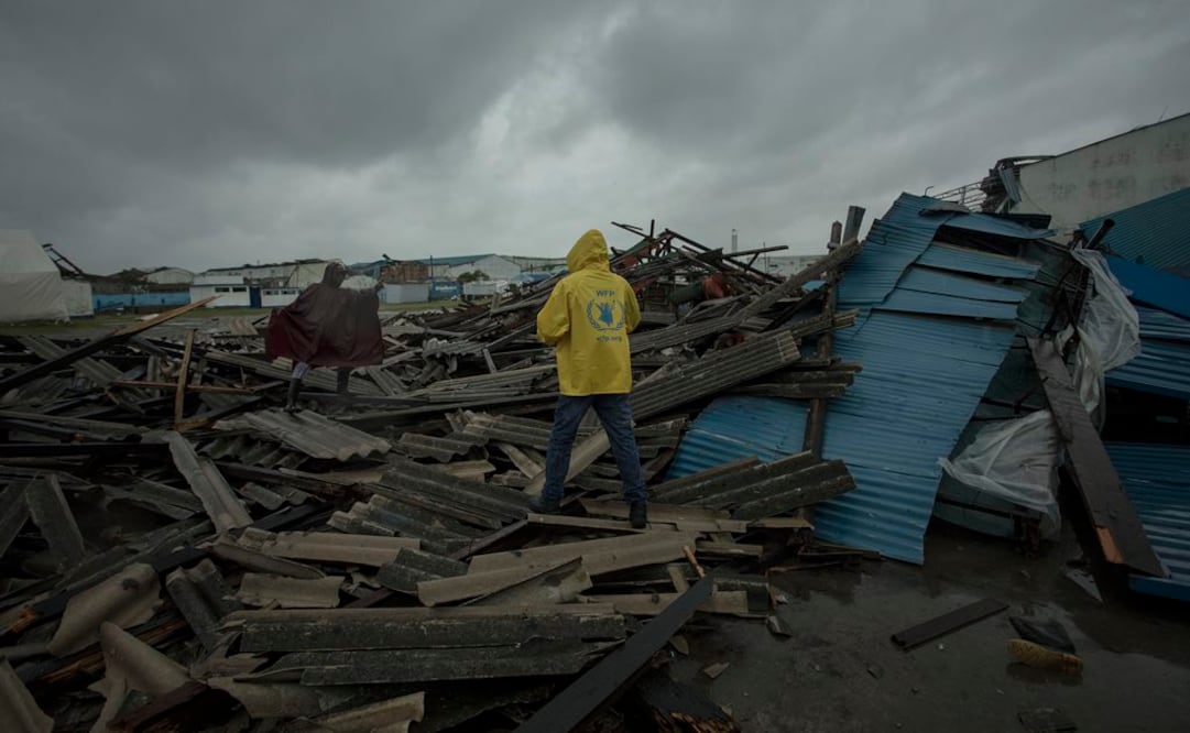 El ciclón Idai llegó al litoral de Mozambique, a unos 300 kilómetros al este de Zimbabue, y continúo su trayecto hacia el este de Zimbabue el viernes (Foto: AP)