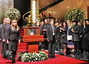 Gritos y drama en el adiós a Cuevas