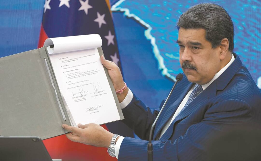 El presidente venezolano, Nicolás Maduro, en conferencia de prensa. Elogió que la oposición participe en los comicios de noviembre. Foto: Ariana Cubillos/ AP.