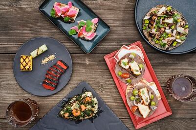 Consiente a papá con una parrillada de mariscos