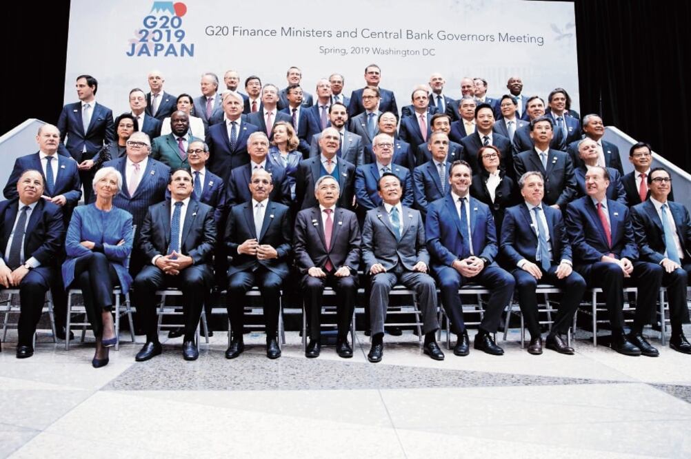 Ministros de finanzas y gobernadores de bancos centrales del G20 en la foto oficial de la reunión de Primavera 2019 del Banco Mundial y el Fondo Monetario Internacional.
