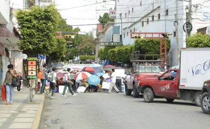 Adultos mayores realizan bloqueo en Chilpancingo