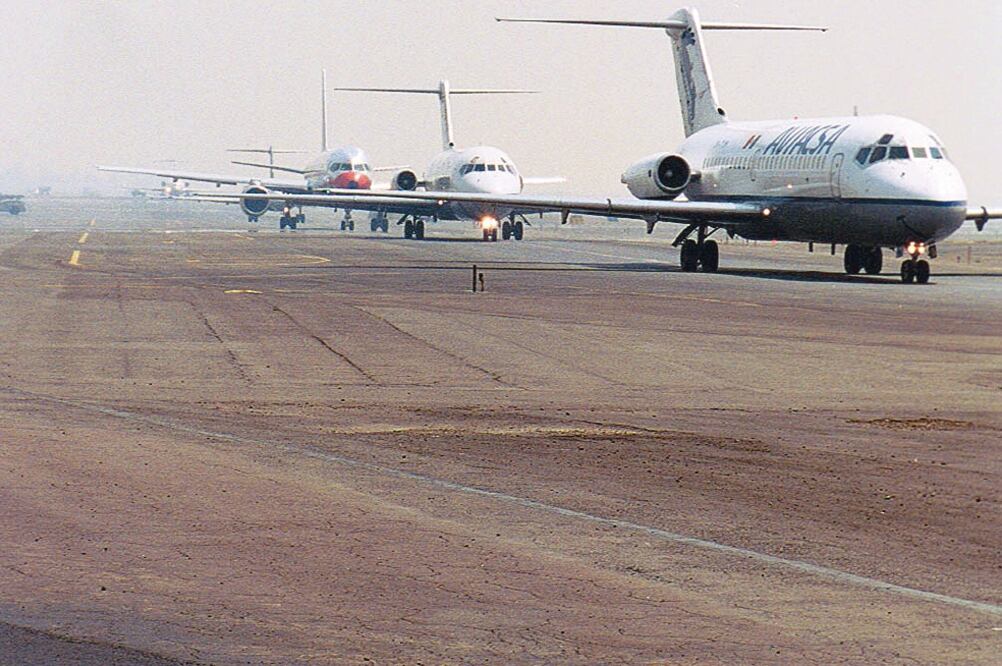 Uno de los problemas que tiene que resolver la obra aeroportuaria es la congestión y tráfico aéreo en el AICM. (ARCHIVO EL UNIVERSAL)