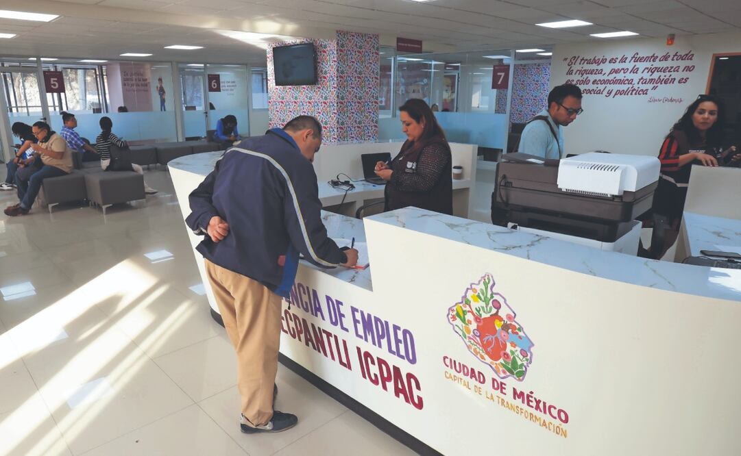 Algunos ciudadanos expresaron que la atención es más personalizada para hallar oportunidades de empleo. Foto: Fernanda Rojas. El universal