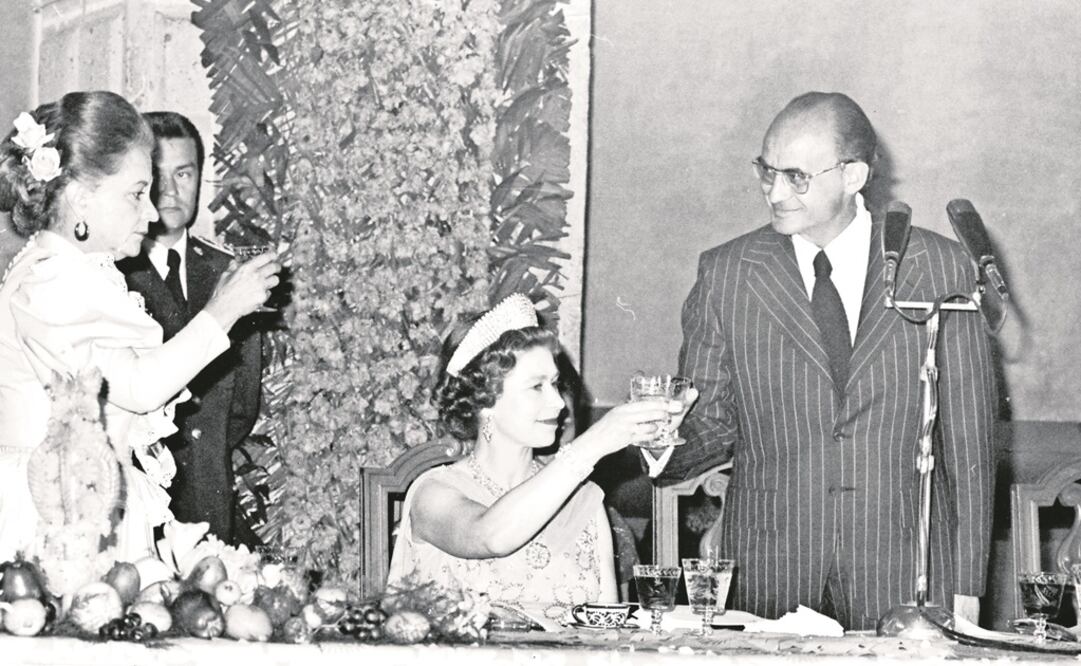 Uno de los sucesos que reportó la DFS fue la cena que la reina Isabel II ofreció al entonces presidente Luis Echeverría y a su esposa a bordo del yate Britannia. Foto: Archivo El Universal 