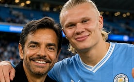 La IA llevó a Eugenio Derbez y Erling Haaland a los tacos, a una boda con Victoria Ruffo y hasta a la cancha de futbol