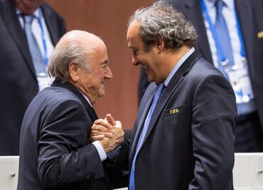 Joseph Blatter y Michel Platini, acusados de fraude tras investigaciones de corrupción en la FIFA