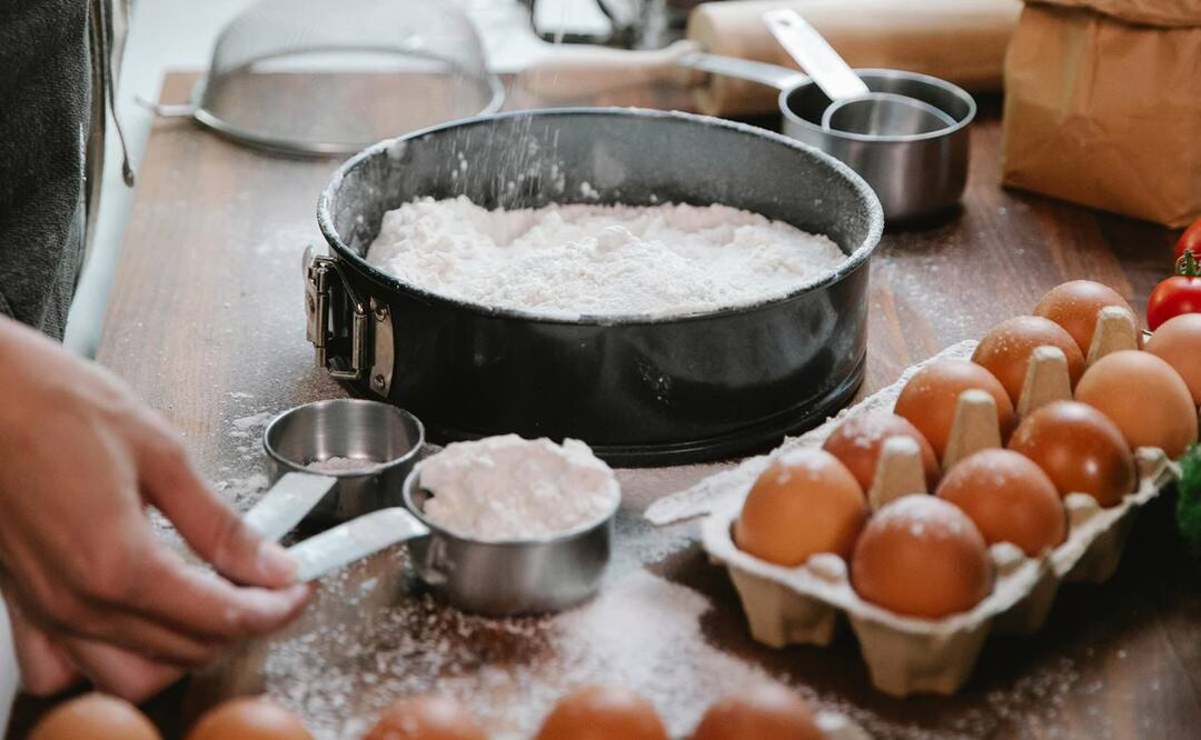 La mezcla cruda para pasteles o hotcakes puede ser riesgosa para la salud. Foto: Pexels