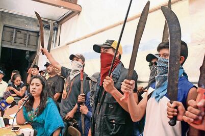 Surgen autodefensas; arrestan a 13 de ellos