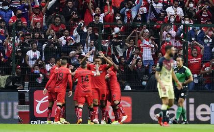 Toluca derrota al América y le quita el invicto con un hombre menos