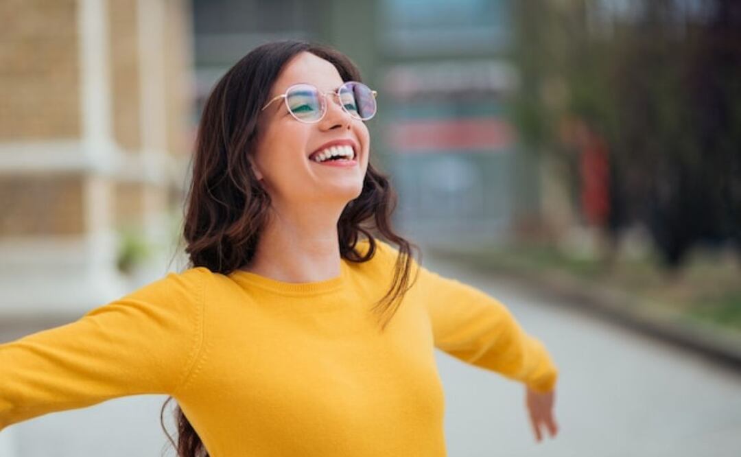 La felicidad, una meta universal con múltiples caminos. Fuente: Freepik.