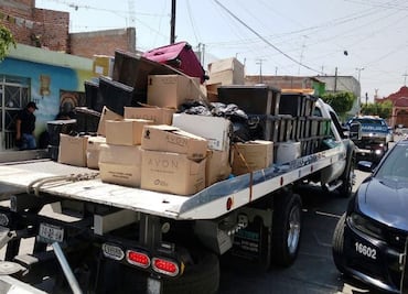 Aseguran cosméticos, autos y armamento en Celaya