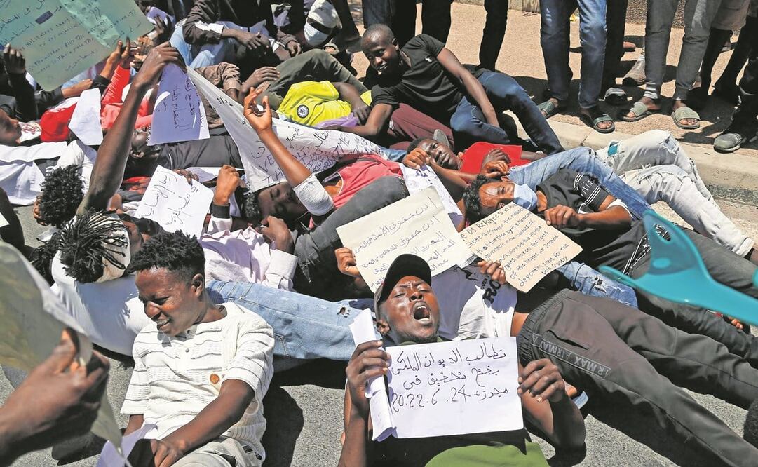 Migrantes, durante una manifestación contra el racismo en la capital marroquí, Rabat. Foto: AFP.
