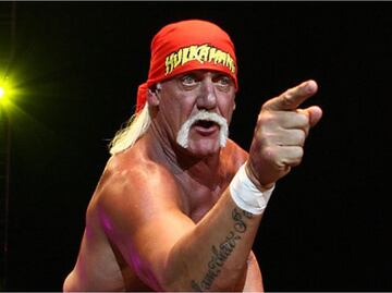 Hulk Hogan, leyenda de la WWE rescata a una joven tras accidente automovilístico