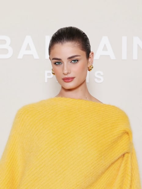 La modelo Taylor Hill es de piel clara neutra. Foto: Instagram @hungvanngo