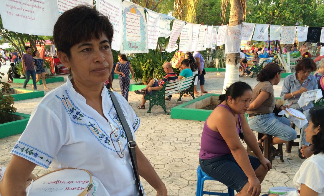 La denuncia en contra de actos que consideraron arbitrarios, encontró eco hoy en pedazos de tela blanca (Adriana Varillas / EL UNIVERSAL)