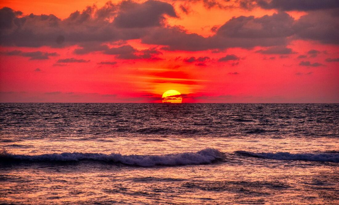 Las puestas de sol en Acapulco son momentos mágicos. Foto: Unsplash