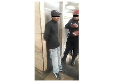 Policías evitan que hombre se arroje a las vías en Metro Zapata