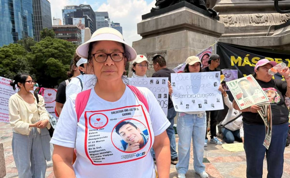 Manifestación de madres buscadoras en el Ángel de la Independencia, a la par de evento musical. Foto: Sharon Mercado / EL UNIVERSAL
