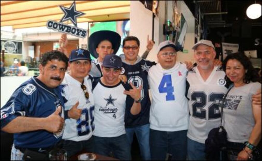 Aficionados de Dallas Cowboys se toman la foto anual