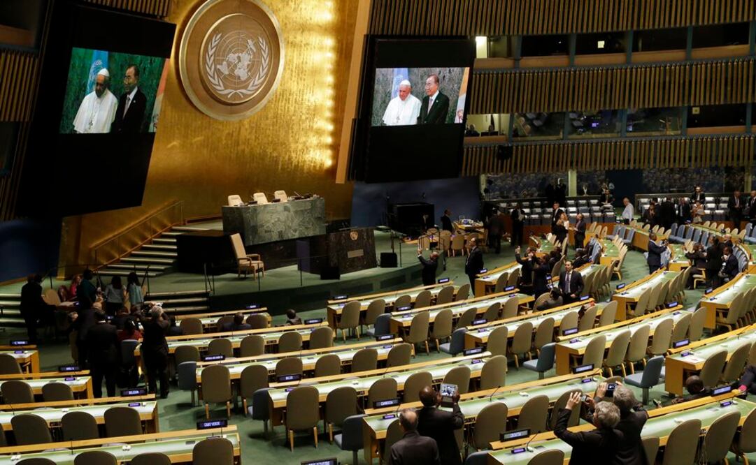 Izan bandera del Vaticano en la sede de la ONU